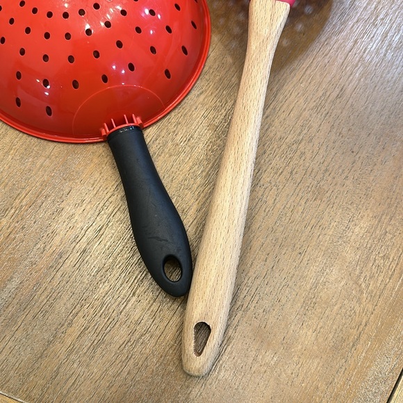 Two colander strainer kitchen tools. - Picture 8 of 13